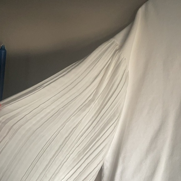 Zara White Long Sleeve Shirt sm spot on front - Picture 2 of 5